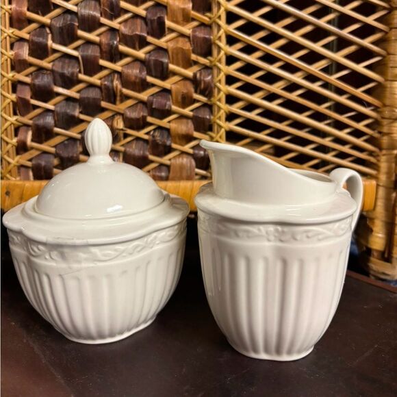 Mikasa Italian Countryside creamy off white cream and sugar - Picture 1 of 3